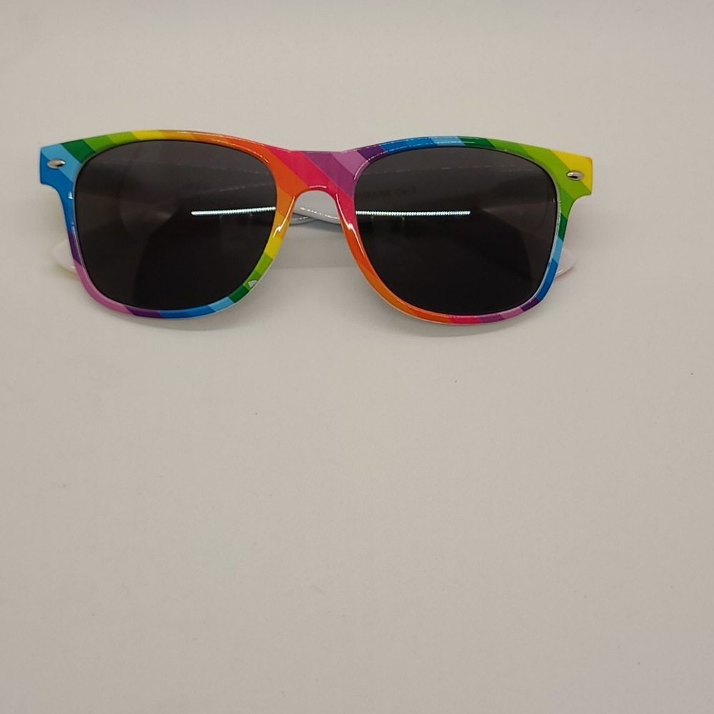 Super cute pride sunglasses! 🌞🏳️‍🌈🌈